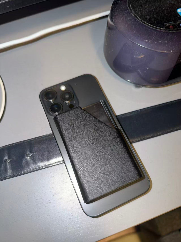 Customer photo of the phone with the holder on a table